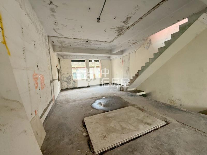 體育園區旁大地坪透天房屋室內格局與周邊環境