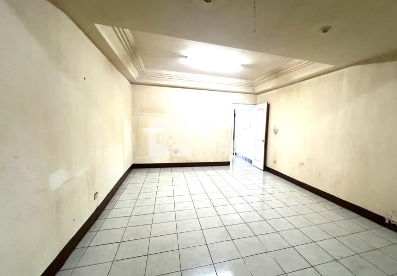 (專)近88交流道鳳頂路透天金店面房屋室內格局與周邊環境