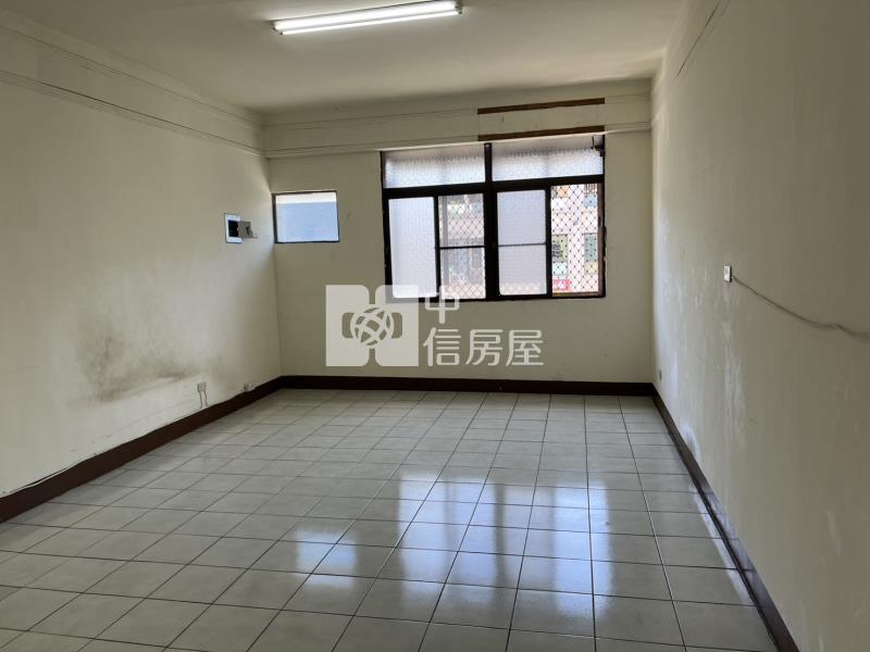 (專)近88交流道鳳頂路透天金店面房屋室內格局與周邊環境