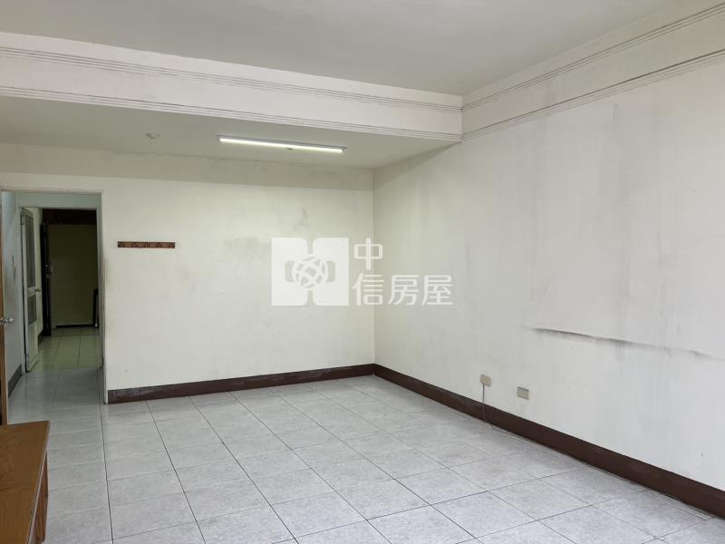 (專)近88交流道鳳頂路透天金店面房屋室內格局與周邊環境