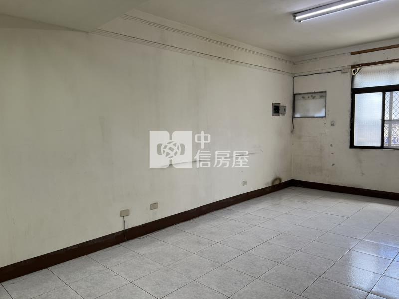 (專)近88交流道鳳頂路透天金店面房屋室內格局與周邊環境