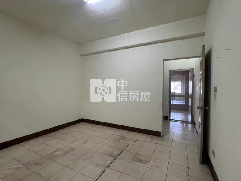 (專)近88交流道鳳頂路透天金店面房屋室內格局與周邊環境