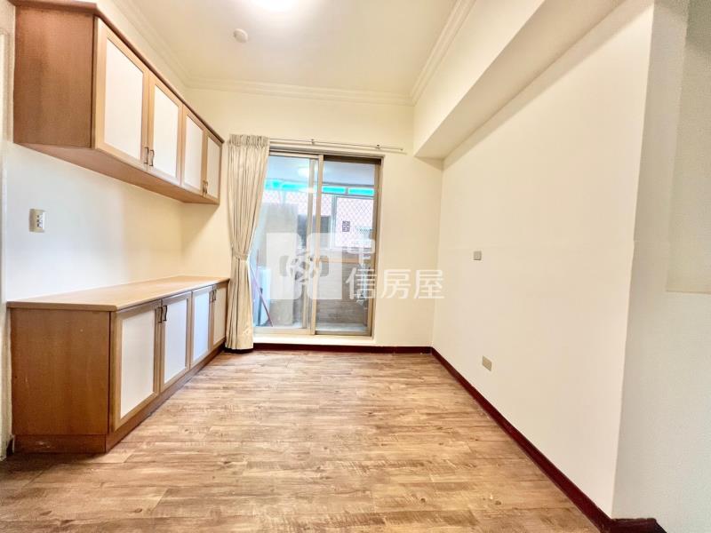 東區四房+平面車位房屋室內格局與周邊環境