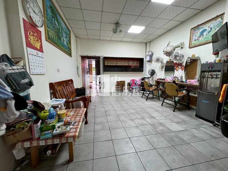 大里稅捐處正20米中興路電梯透店+8套房屋室內格局與周邊環境