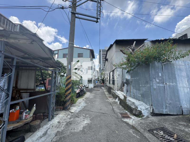 近高鐵自地自建美建地房屋室內格局與周邊環境
