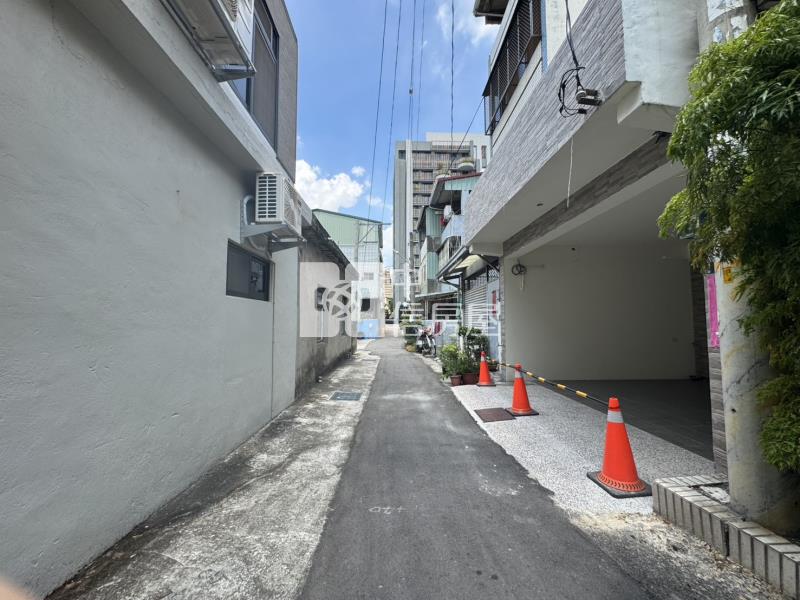 近高鐵自地自建美建地房屋室內格局與周邊環境