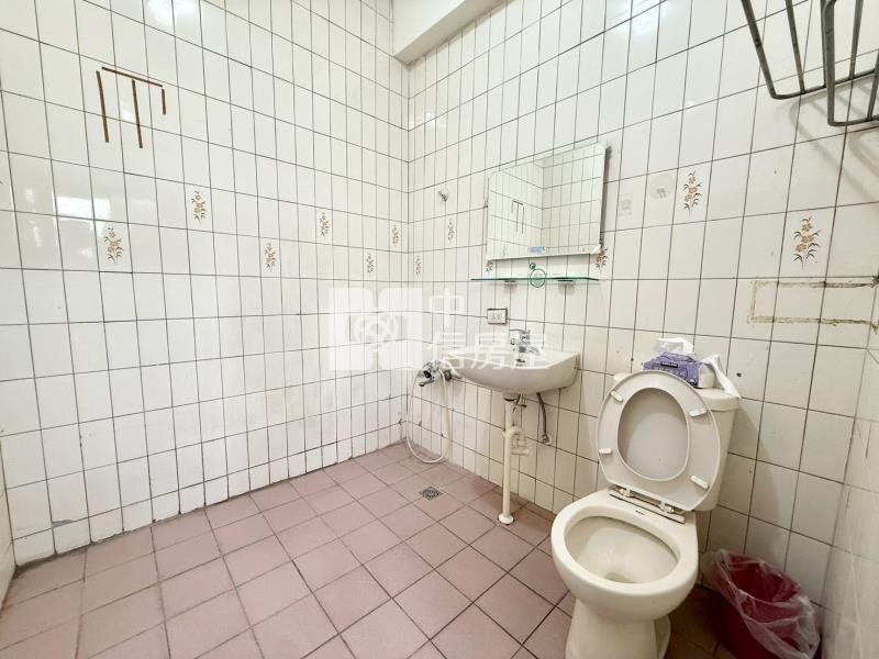 建平國小懷舊邊間透天房屋室內格局與周邊環境