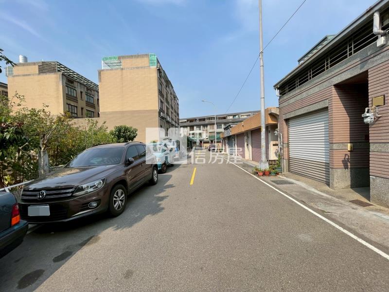 大里立新重劃區大面寬方正建地房屋室內格局與周邊環境