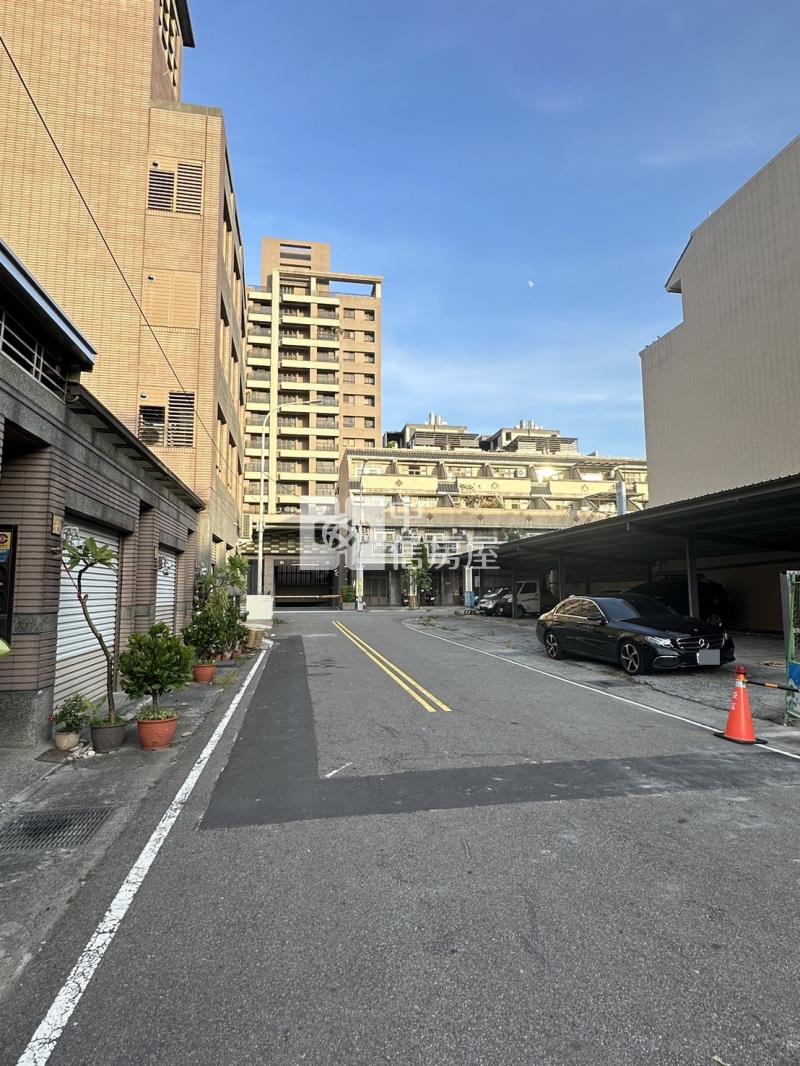 大里立新重劃區大面寬方正建地房屋室內格局與周邊環境