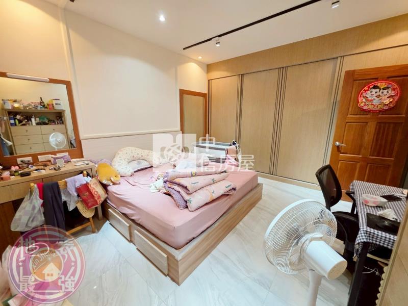 近台31百萬裝潢美透天房屋室內格局與周邊環境