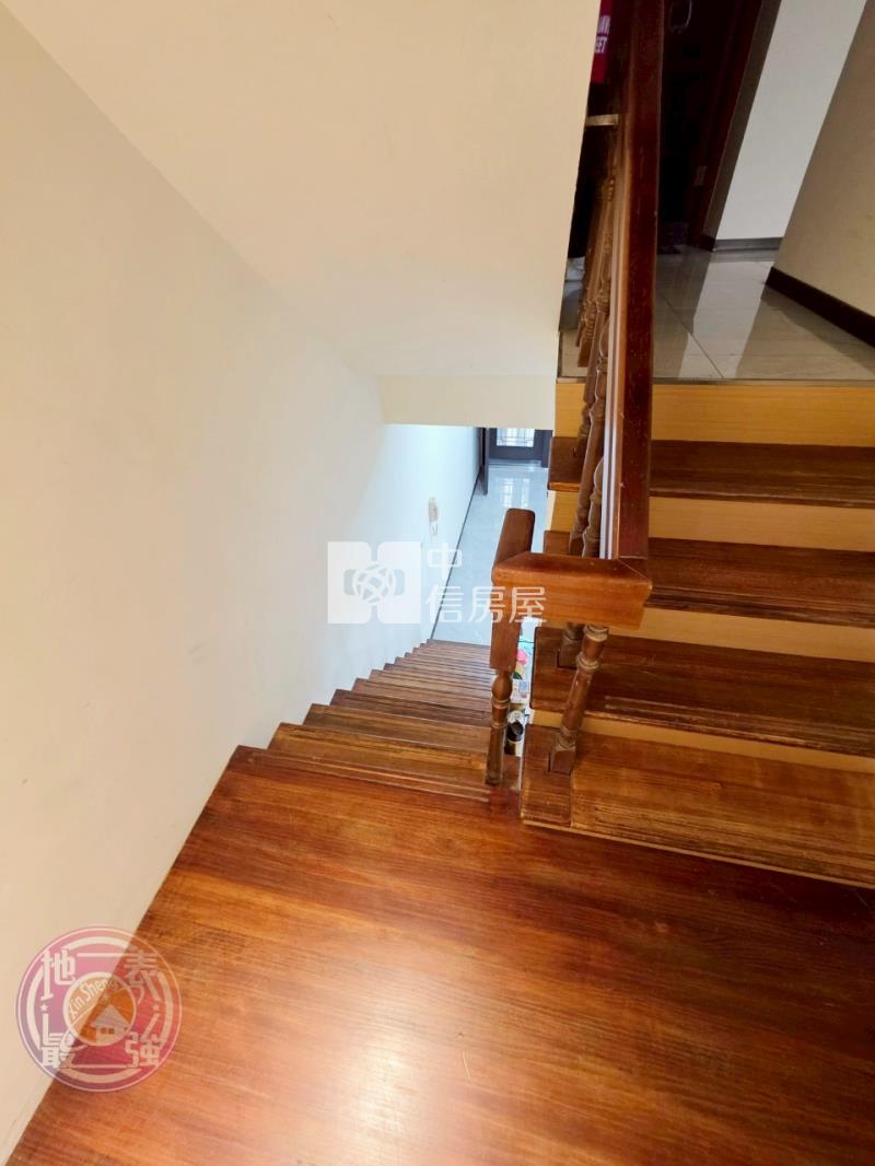 近台31百萬裝潢美透天房屋室內格局與周邊環境