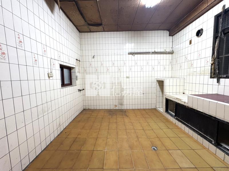 東山商圈一新二街透天房屋室內格局與周邊環境