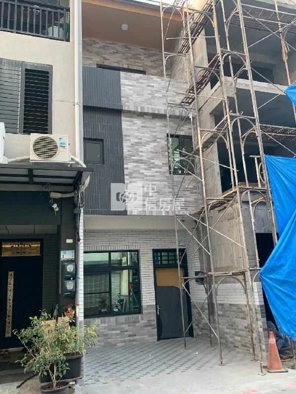 家樂福商圈全新翻修透天車墅房屋室內格局與周邊環境