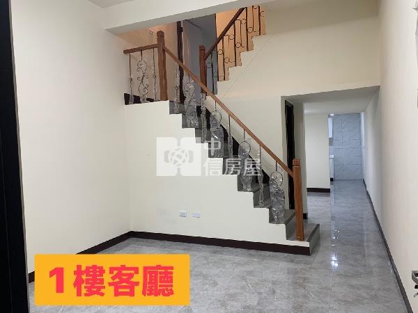 家樂福商圈全新翻修透天車墅房屋室內格局與周邊環境