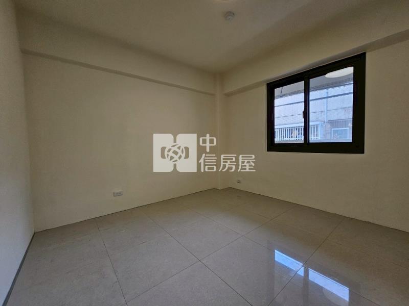 秀泰影城全新整理採光三房房屋室內格局與周邊環境