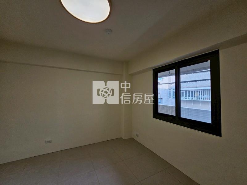 秀泰影城全新整理採光三房房屋室內格局與周邊環境