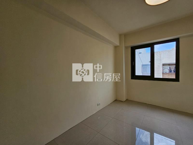 秀泰影城全新整理採光三房房屋室內格局與周邊環境