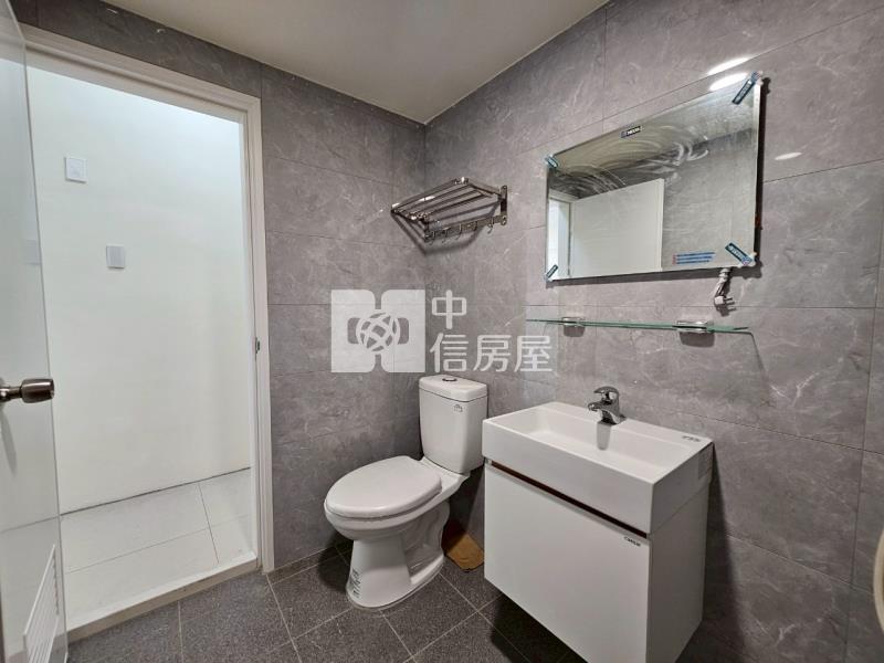 秀泰影城全新整理採光三房房屋室內格局與周邊環境