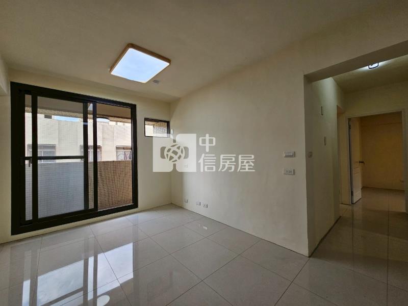 秀泰影城全新整理採光三房房屋室內格局與周邊環境