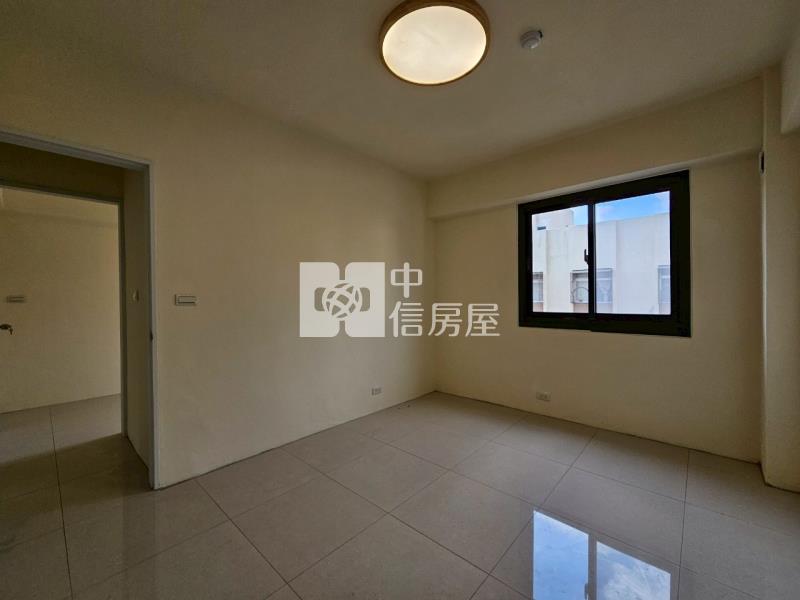 秀泰影城全新整理採光三房房屋室內格局與周邊環境