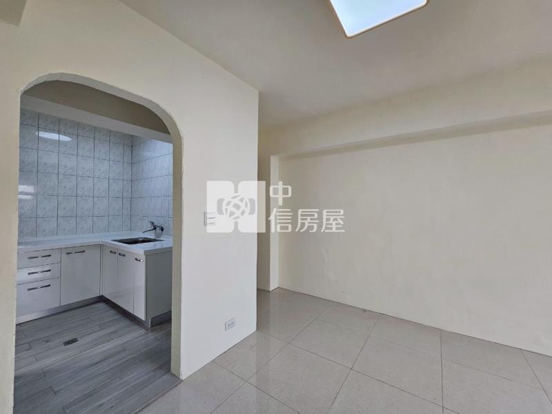 秀泰影城全新整理採光三房房屋室內格局與周邊環境