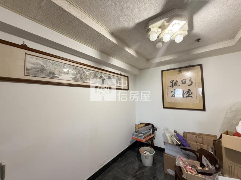 東區大露台3+1車位萬坪綠景房屋室內格局與周邊環境