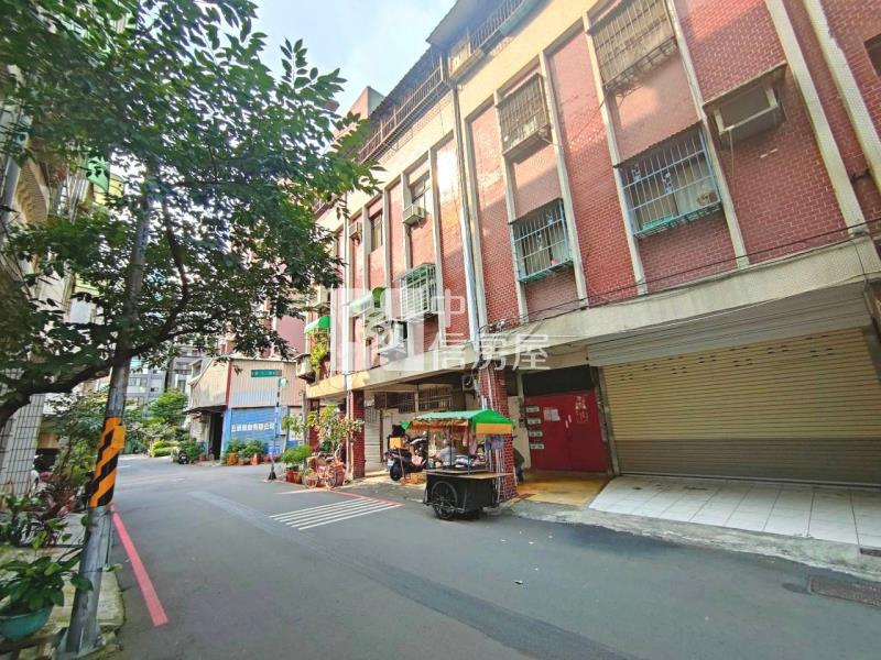 【新世紀】桃園區愛國街三房公寓房屋室內格局與周邊環境