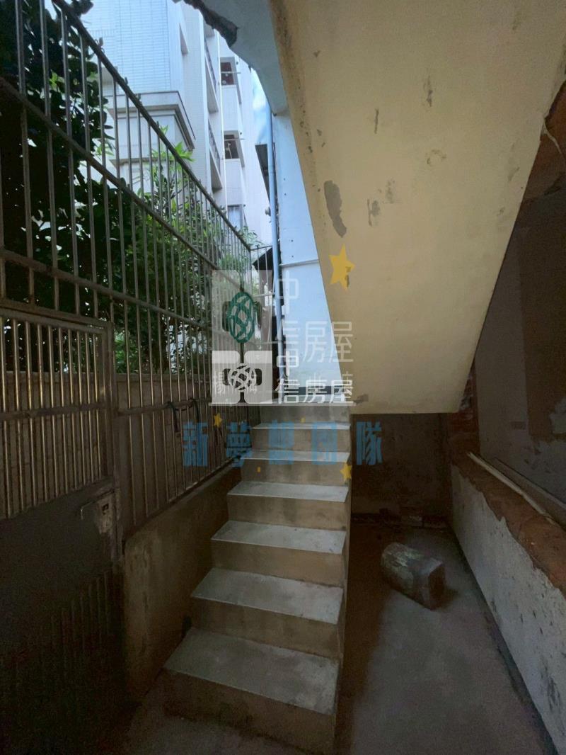龍潭市中心透店｜住商用地+24間套房房屋室內格局與周邊環境