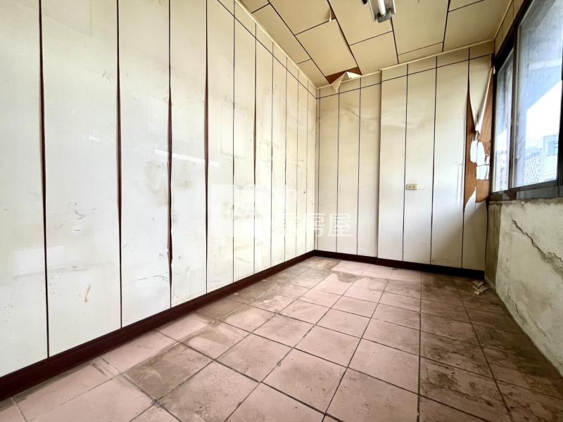 草屯低總價鬧區大面寬透天厝房屋室內格局與周邊環境
