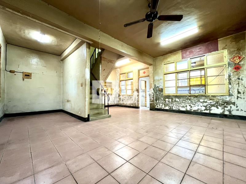 草屯低總價鬧區大面寬透天厝房屋室內格局與周邊環境
