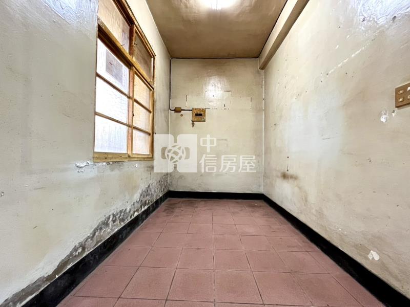 草屯低總價鬧區大面寬透天厝房屋室內格局與周邊環境