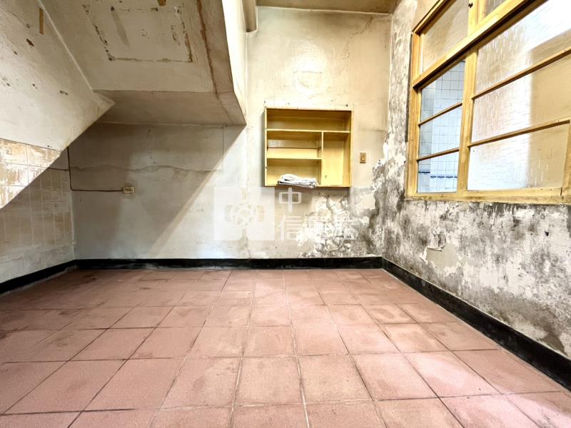 草屯低總價鬧區大面寬透天厝房屋室內格局與周邊環境