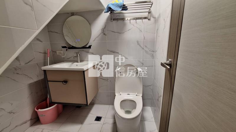 大里成功國中邊間大車庫美透天房屋室內格局與周邊環境