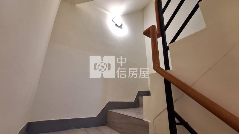 大里成功國中邊間大車庫美透天房屋室內格局與周邊環境