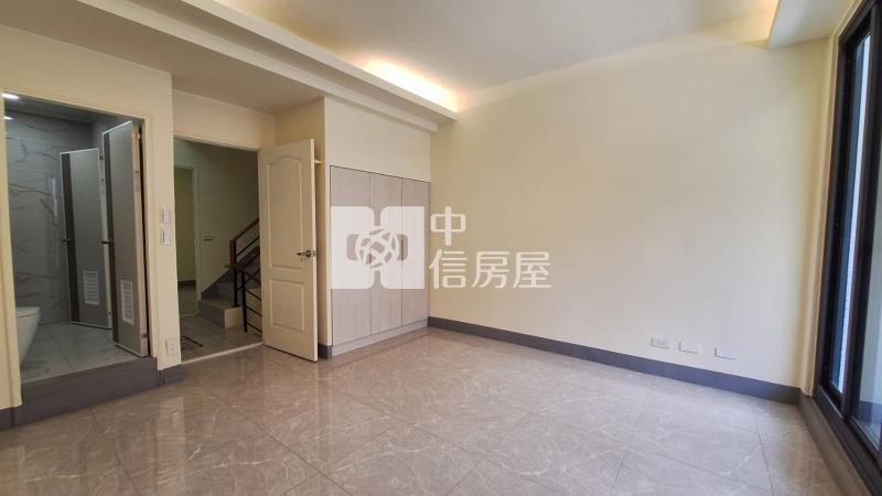 大里成功國中邊間大車庫美透天房屋室內格局與周邊環境