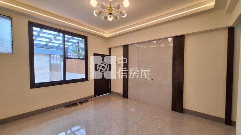 大里成功國中邊間大車庫美透天房屋室內格局與周邊環境