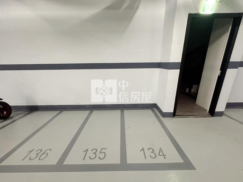 春福興波三房B1電梯口大平車房屋室內格局與周邊環境