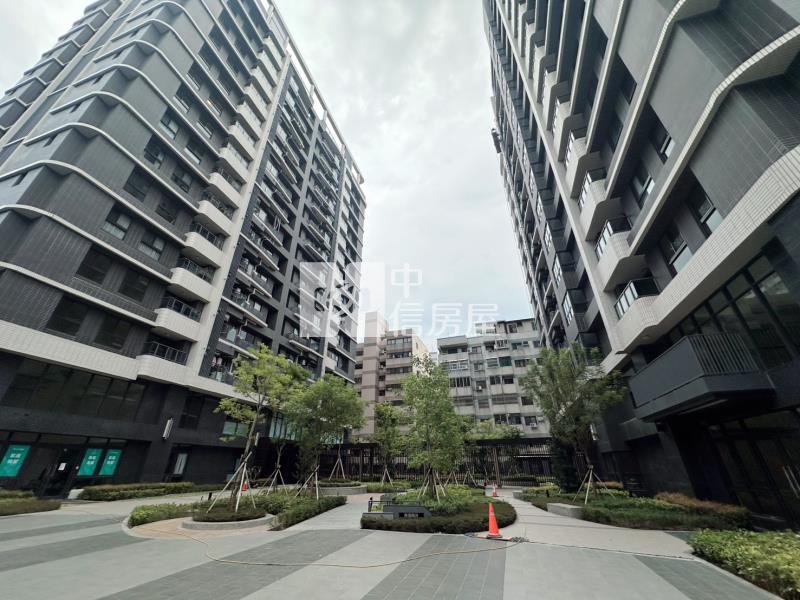 春福興波三房B1電梯口大平車房屋室內格局與周邊環境