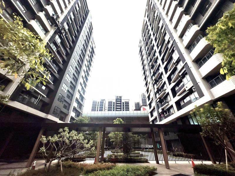 春福興波三房B1電梯口大平車房屋室內格局與周邊環境
