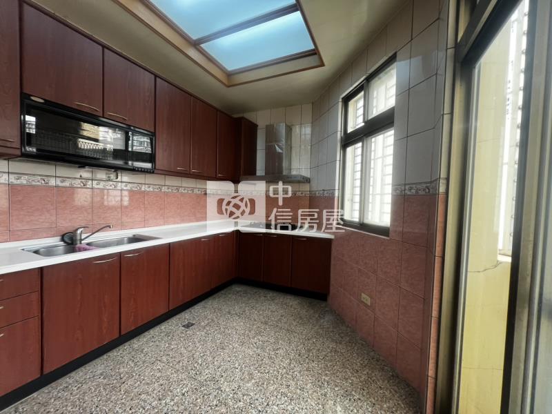 [首璽團隊]忠福商圈10米面寬稀有雙店住房屋室內格局與周邊環境