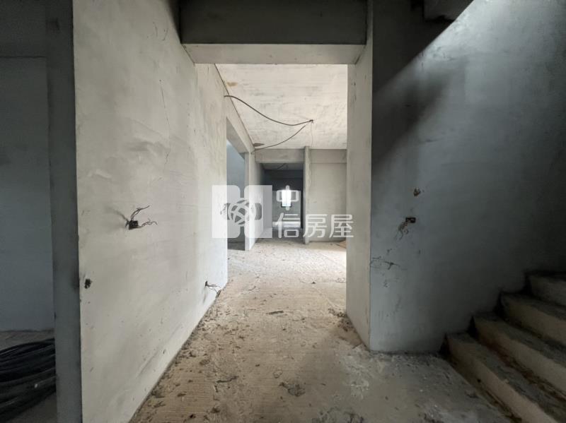 近青埔晴空美式園邸房屋室內格局與周邊環境