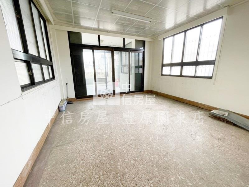 中正路店面房屋室內格局與周邊環境