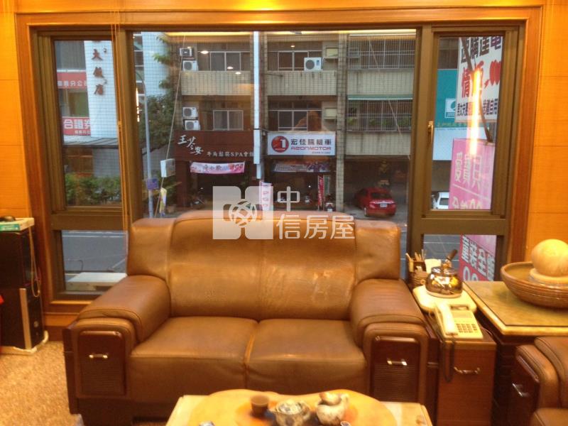 興業西路黃金店面房屋室內格局與周邊環境