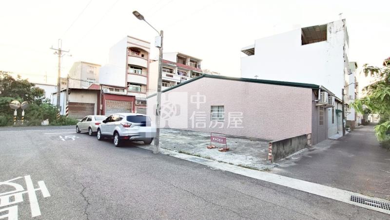 大灣西勢國小28坪三角窗方正建地房屋室內格局與周邊環境