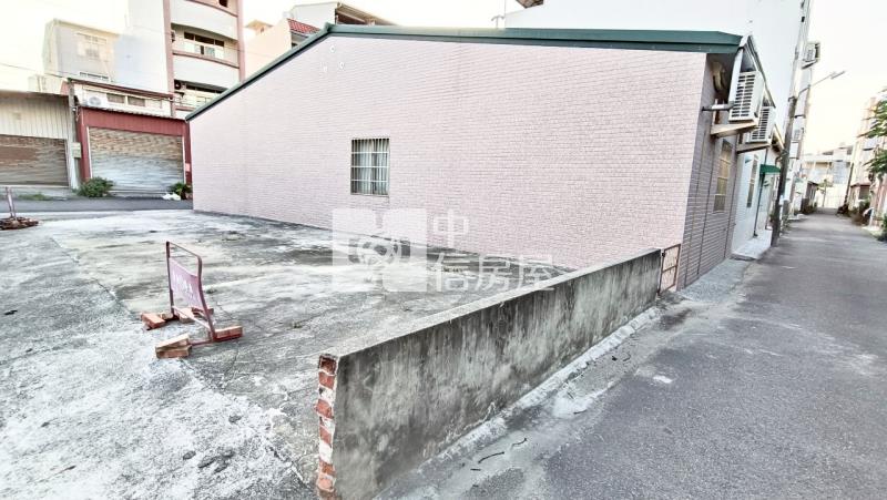 大灣西勢國小28坪三角窗方正建地房屋室內格局與周邊環境