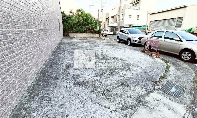 大灣西勢國小28坪三角窗方正建地房屋室內格局與周邊環境