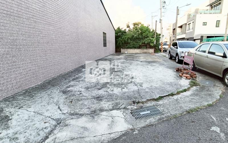 大灣西勢國小28坪三角窗方正建地房屋室內格局與周邊環境