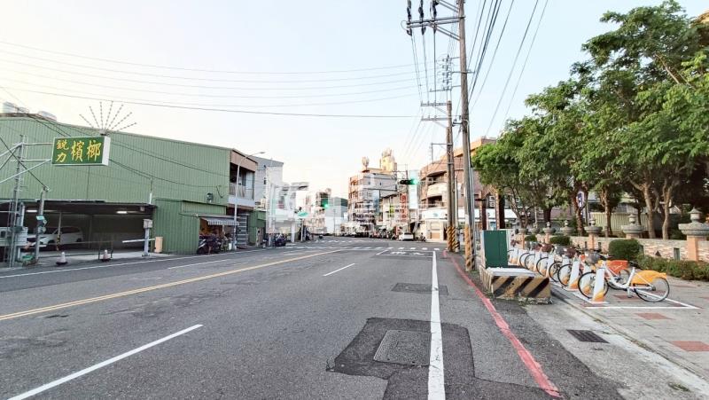 大灣西勢國小28坪三角窗方正建地房屋室內格局與周邊環境