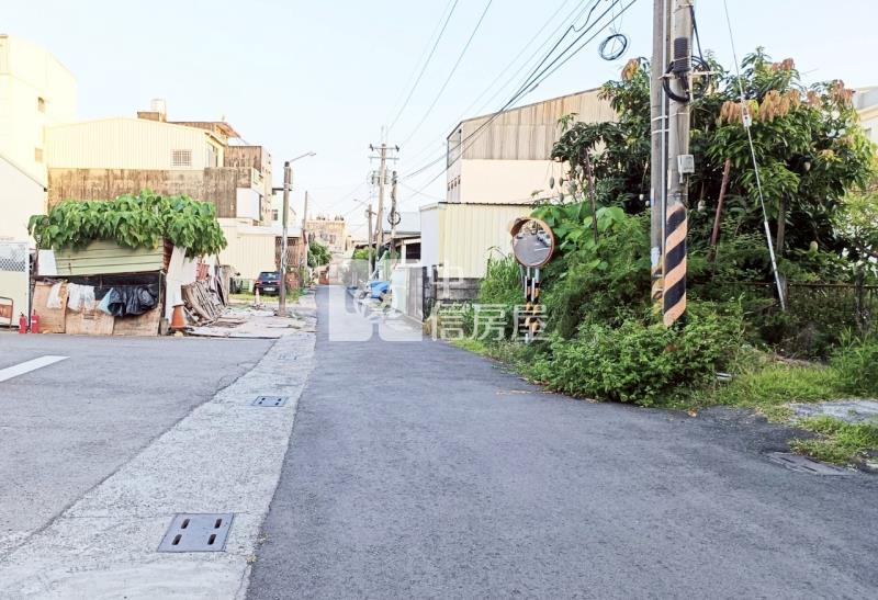 大灣西勢國小28坪三角窗方正建地房屋室內格局與周邊環境