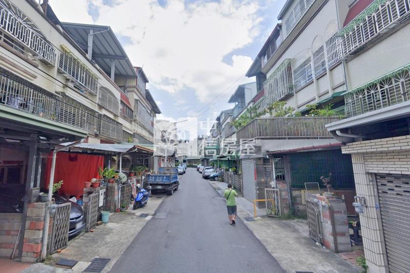 大里塗城成功商圈車庫別墅房屋室內格局與周邊環境